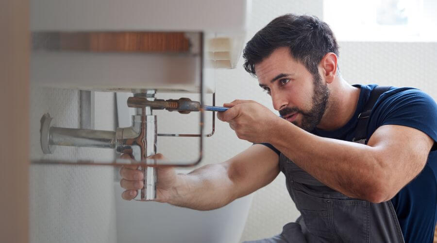 Faucet aerator cleaning/replacement in Williamsburg, NM